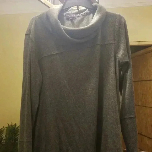 Sweater   - Picture 1 of 12